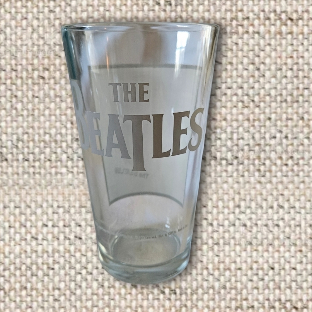 2011 the Beatles glass tumbler